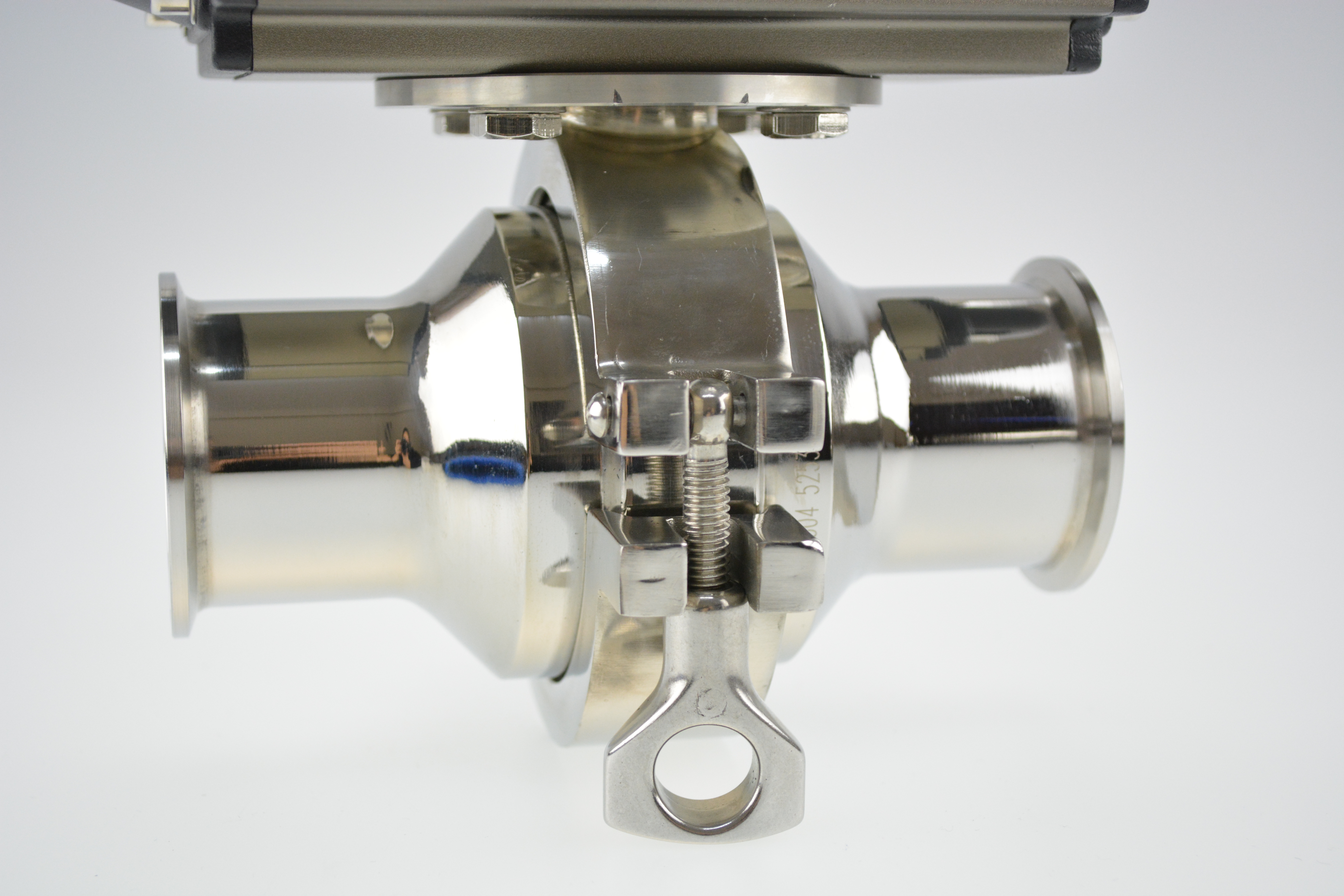 Stainless steel actuator intermediate clamp non-retention ball valve